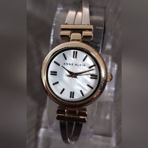 Lovely Anne Klein Watch w/ Mother of Pearl Dial~ Runs & Keeps Time, New Battery